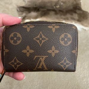 Louis Vuitton wallet zippy wallet small